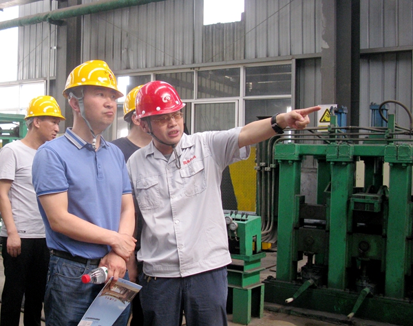 （12）2018年4月28日，濟源市環(huán)保局環(huán)境監察支隊隊長(cháng)王雪峰來(lái)公司視察_副本